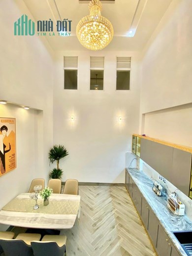 .Sát đường Hùng Vương, gần Big C, 43m2, 4,5 tầng, 5PN, 3.x tỷ
