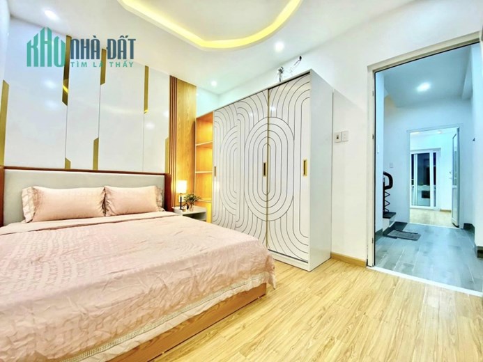 .Sát đường Hùng Vương, gần Big C, 43m2, 4,5 tầng, 5PN, 3.x tỷ
