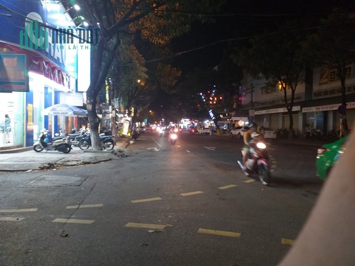 Nhà Mặt Tiền ngay Chợ Đống Đa góc KD đường 7.5 và 5.5, 3 tầng