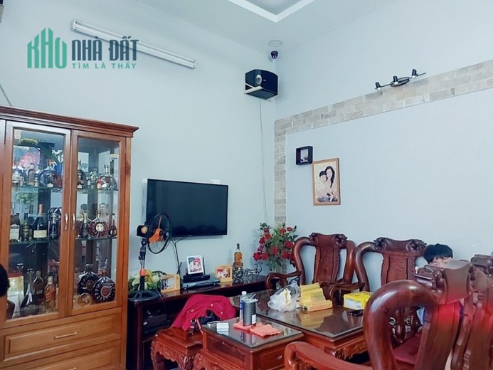 Giáp Tân Bình – hẻm xe hơi đỗ cửa – 45m2 – nhà đẹp – giá 3.x tỷ.