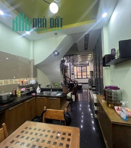 LÊ VĂN LƯƠNG - NHÀ ĐẸP DÂN XÂY - GẦN PHỐ, GẦN Ô TÔ
* Nhà 5T x 46M, MT 4m. Giá chào: 6.6 TỶ