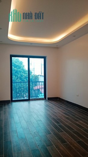 Bán nhà Thạch Bàn, Gân Phố, 40 m2, 5 tầng, chỉ nhĩnh 4 tỷ.