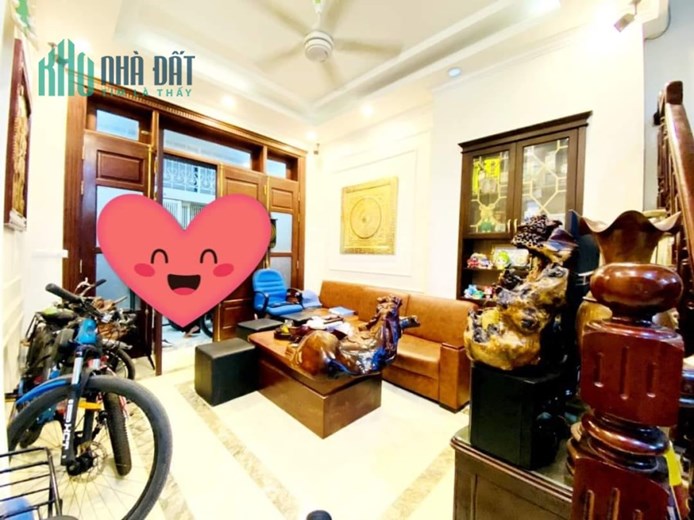 Bán nhà gần hồ Văn Chương, ngõ nông, rộng, gần ô tô, nhà đẹp  40m, 4PN, 4.1 tỷ