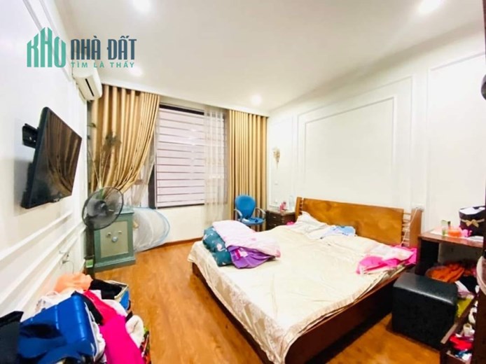 Bán nhà gần hồ Văn Chương, ngõ nông, rộng, gần ô tô, nhà đẹp  40m, 4PN, 4.1 tỷ