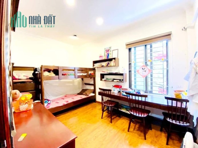 Bán nhà gần hồ Văn Chương, ngõ nông, rộng, gần ô tô, nhà đẹp  40m, 4PN, 4.1 tỷ