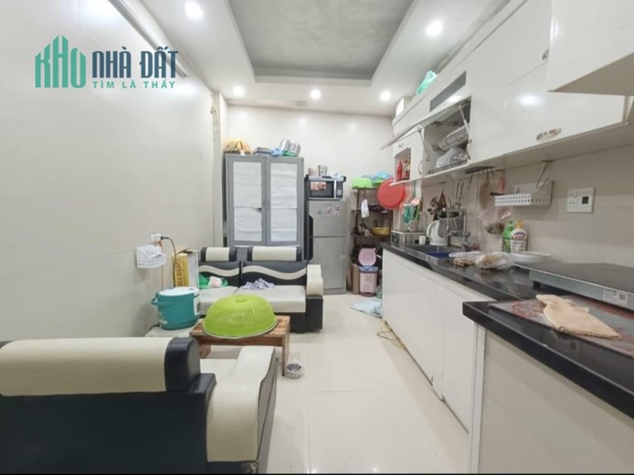 QUẬN THANH XUÂN 
 
Nhân Hoà -Nhà Đẹp -Ngõ Thông - 5m Ra oto Tránh -Dt 40M Giá Nhinh 5Tỷ