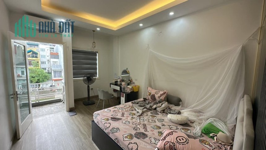 Siêu hiếm nhà mặt hồ Ngọc Lâm, 1 mặt ngõ, 140m x 4tầng, nở hậu, full thổ cư