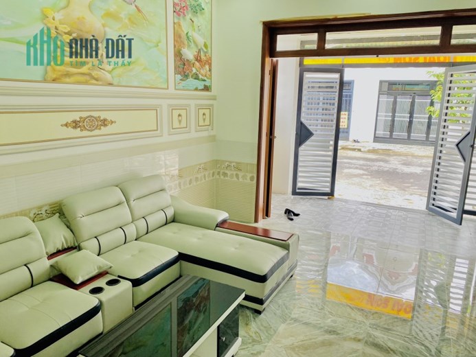 bán nhà mới xây tặng full nội thất sang tên công chưng ngay