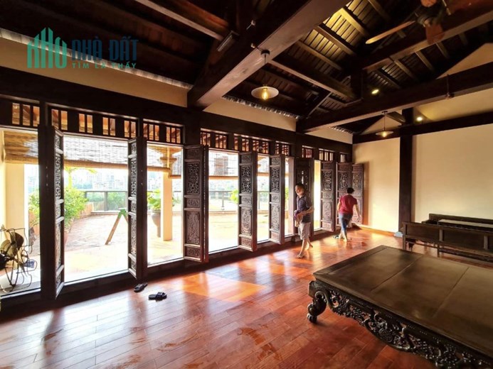 Bán Mặt phố Hoàng Cầu, Đống Đa 240m2, 9 tầng, MT 10m, kd đẳng cấp, thuê 4 tỷ/năm.