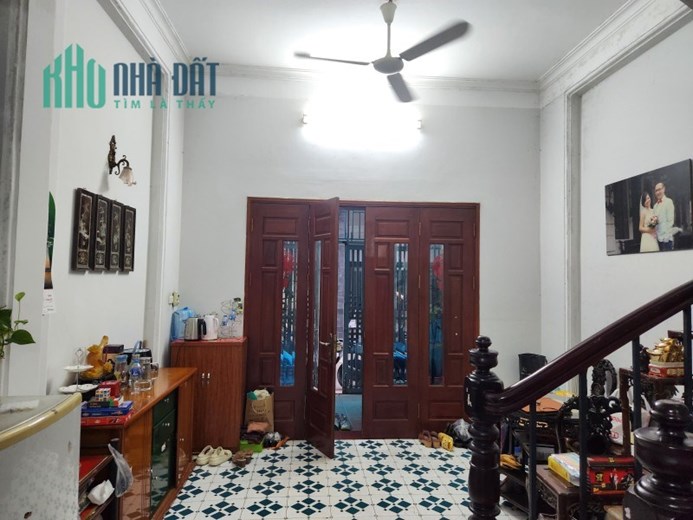 Bán nhà Cát Linh 38m2 4 tầng, ngõ nông, gần phố, mt 4m, 3 mặt thoáng, 5,4 tỷ