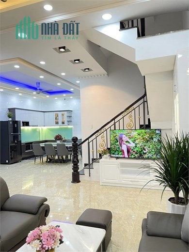 Biệt Thự VIEW Sân Bay- Sân Golf, Đường Tân Sơn – 8x18m, 3 tầng, 17 tỷ