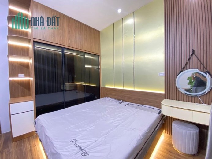 NHÀ ĐẸP CHẮC CHẮN ,DIỆN TÍCH RỘNG ,THOÁNG SÁNG ,NGÕ THÔNG