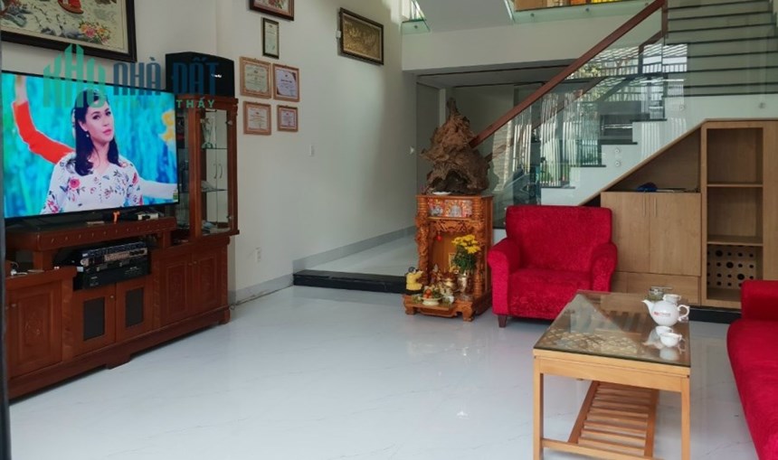 CẦN TIỀN ĐẦU TƯ KINH DOANH NÊN BÁN BỚT 1 CĂN NHÀ XÂY CHO CON TẠI ĐƯỜNG QUÁCH THỊ TRANG, HÒA XUÂN,ĐÀ