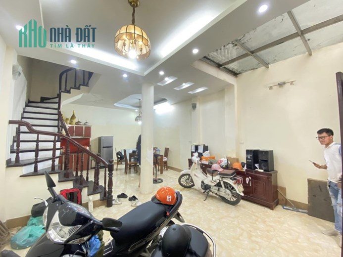 Bán nhà Ngõ 178 Quan Nhân, gần ô tô tránh, sát hồ, mặt tiền rộng, 50m, 3 tầng, nhỉnh 5 tỷ