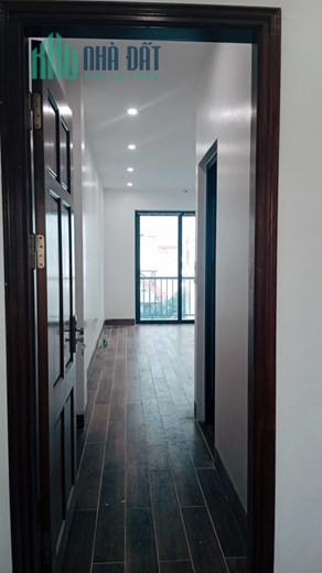 Bán nhà Thạch Bàn, Gân Phố, 40 m2, 5 tầng, chỉ nhĩnh 4 tỷ.