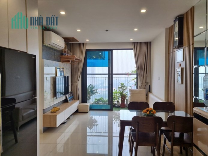 Căn 3n2vs full nội thất giá 3,x tỷ, sổ hồng Vinhomes Smart City