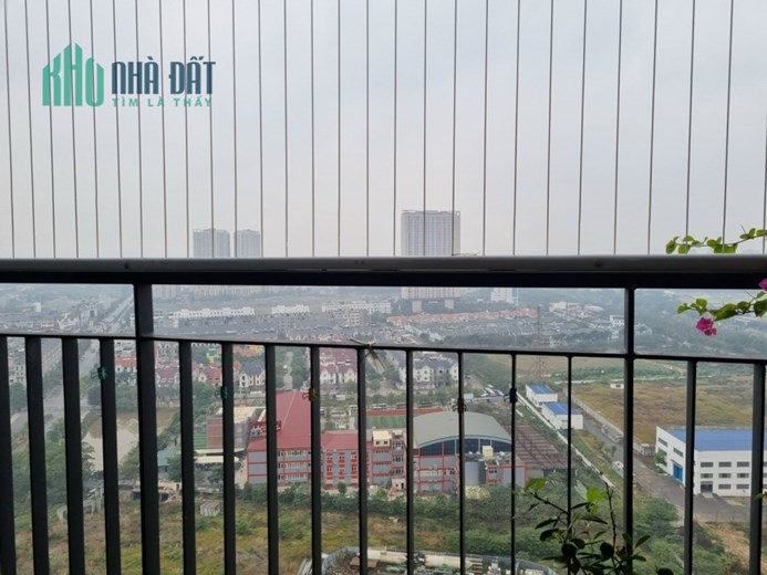 Căn 3n2vs full nội thất giá 3,x tỷ, sổ hồng Vinhomes Smart City