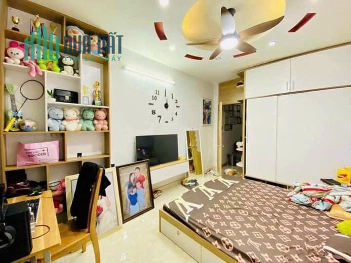 BÁN NHÀ ĐẸP 6 TẦNG GẦN ROYAL CITY NGÃ TƯ SỞ QUẬN THANH XUÂN HÀ NỘI.  DT:35M2 3 NGỦ GIÁ:4.3 TỶ 10M