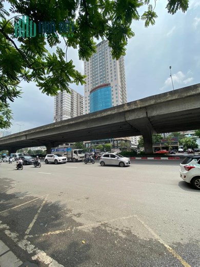 Bán tòa nhà 9 tầng mặt phố Khuất Duy Tiến, Thang máy, Vỉa hè, 130m2, MT 7,5m, 65 tỷ