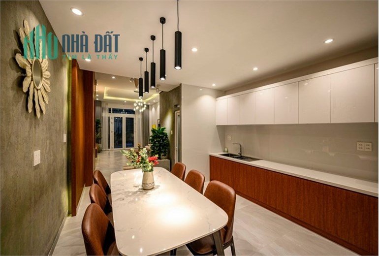 Nhà Ngộp Phường 11, Gò Vấp, Gần CV Làng Hoa – HXT, 4 tầng, TK hiện đại.