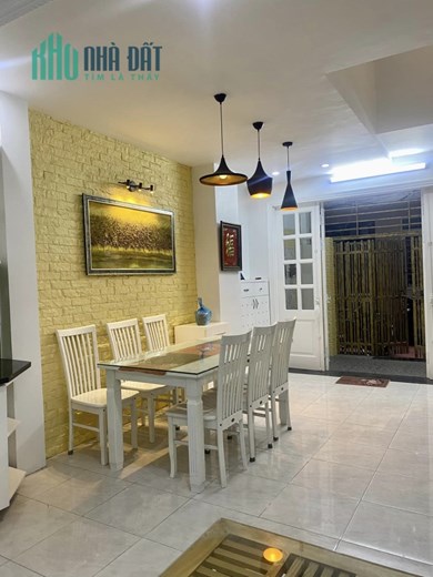 HIẾM! Ô tô 15m, ngõ thông tứ tung, lô góc ở ngay bán nhà Phạm Ngọc Thạch