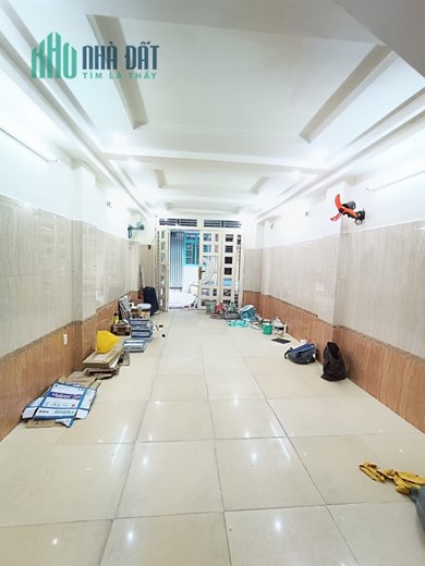 GIÁ CHỈ CÒN 4.95 TỶ TL - NHÀ LẠC LONG QUÂN NGAY CHỢ VẢI HXH - 35M2 - CHỦ Ở LÂU ĐỜI KẾT CẤU BTCT