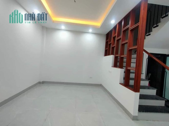 Bán nhà Thạch Bàn, 35m, 5 tầng mới đẹp, ô tô đỗ cửa, 2,x tỷ.