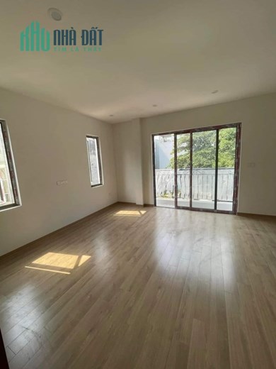 Bán nhà Thạch Bàn, 35m, 5 tầng mới đẹp, ô tô đỗ cửa, 2,x tỷ.