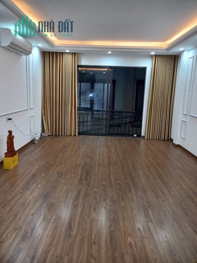Bán nhà gần ĐH Sư Phạm HN,  DT 50m2, 5T, MT4.5m , nhà mới tinh, lô góc, gần phố, ở ngay.