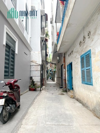 Nhà góc, mới 4 tầng hẻm thông đường Nguyễn Tiểu La P8Q10