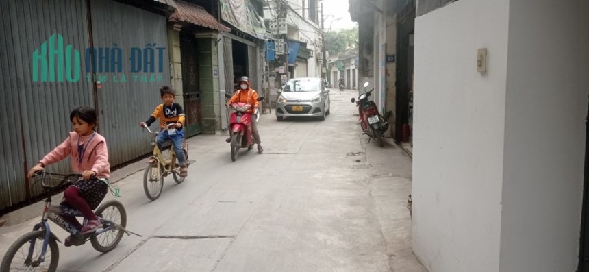 Bán đất Phú Diễn - Lô góc 50m2, mt 8m ô tô 7 chỗ vào đất, ngõ thông, Kdoanh giá hơn 4 tỷ