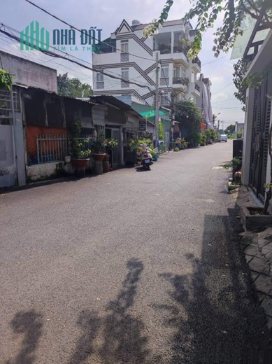 Nhà phố đẹp ở ngay, hẻm nhựa 9m 150m ngang 10 m x 15 m Hiệp Bình Phước