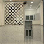 Bán  nhà  Hẻm  xe hơi Dtsd 43m2-3 tấm có  2,5 tỷ
.Nguyễn Khoái Q4 cách  Q1-100 m số hồng