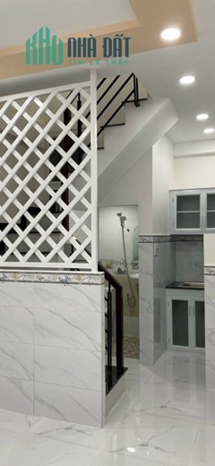 Bán  nhà  Hẻm  xe hơi Dtsd 43m2-3 tấm có  2,5 tỷ
.Nguyễn Khoái Q4 cách  Q1-100 m số hồng