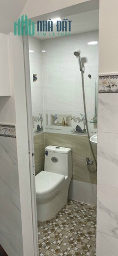 Bán  nhà  Hẻm  xe hơi Dtsd 43m2-3 tấm có  2,5 tỷ
.Nguyễn Khoái Q4 cách  Q1-100 m số hồng