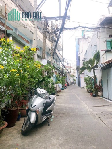 Bán  nhà  Hẻm  xe hơi Dtsd 43m2-3 tấm có  2,5 tỷ
.Nguyễn Khoái Q4 cách  Q1-100 m số hồng