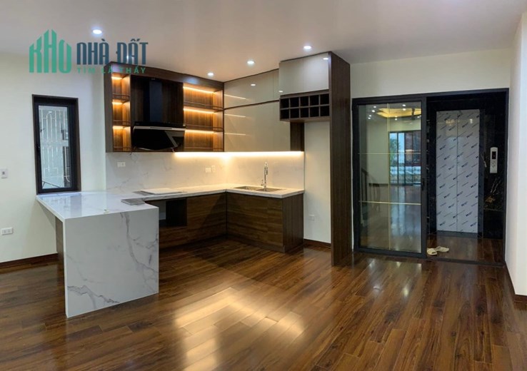 Bán nhà mới Nguyễn Văn Cừ, Lô góc, 55m x 5 tầng, thang máy, ô tô, 12 tỷ 8
