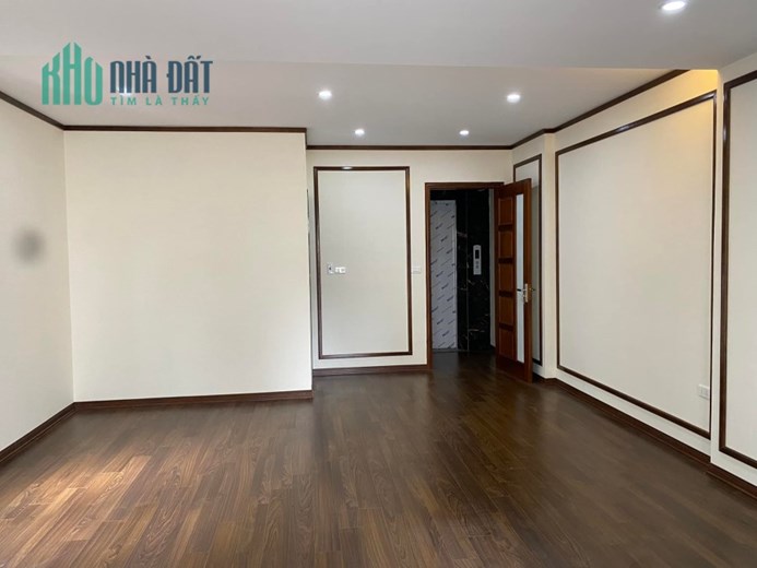Bán nhà mới Nguyễn Văn Cừ, Lô góc, 55m x 5 tầng, thang máy, ô tô, 12 tỷ 8