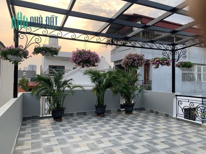 Bán nhà mới Nguyễn Văn Cừ, Lô góc, 55m x 5 tầng, thang máy, ô tô, 12 tỷ 8