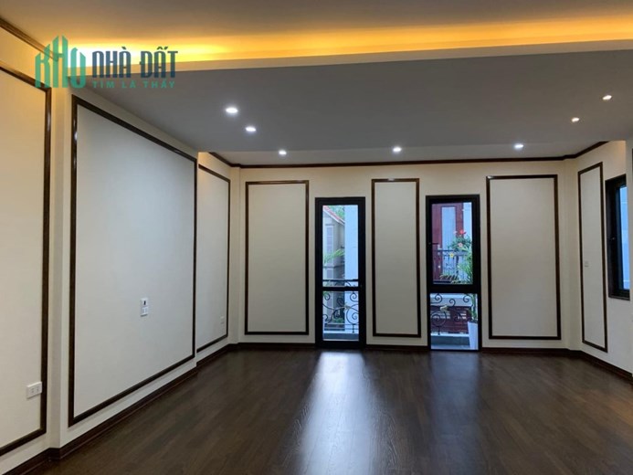 Bán nhà mới Nguyễn Văn Cừ, Lô góc, 55m x 5 tầng, thang máy, ô tô, 12 tỷ 8