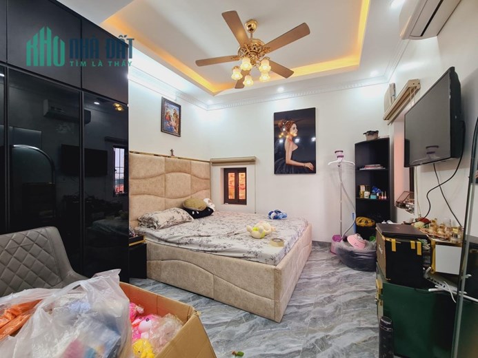 Bán tòa nhà Bạch Mai, Hai Bà Trưng 85m, 8 tâng, MT 7m, thang máy, thuê 90tr/th.