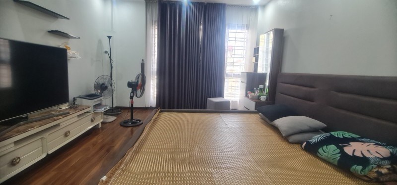 NHÀ ĐẸP - Ô TÔ ĐỖ CỬA,VÀO NHÀ, CÁCH 50M RA MẶT PHỐ GIA THỤY, NHÀ SIÊU ĐẸP, FULL NỘI THẤT XỊN XÒ.