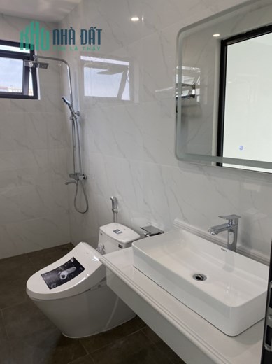 Bán nhà cách 1 nhà ra phố Trần Quang Diệu, Đống Đa 123m2 x 8 t mt 6,2 giá 43 tỷ LH: 0981.720.298