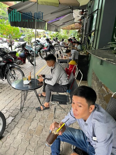Mình chính chủ cần sang quán Coffe-Góc Phố. Góc 2 mặt tiền: 1 mặt vỉa hè dài 20m. 1 mặt dài 6m.