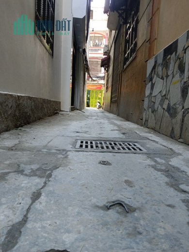 Bán nhà đẹp Ngõ 26 Cự Lộc, sát phố, sổ đỏ đẹp, ở ngay, 42m, 5 tầng, nhỉnh 5 tỷ