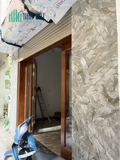 Bán nhà đẹp Ngõ 26 Cự Lộc, sát phố, sổ đỏ đẹp, ở ngay, 42m, 5 tầng, nhỉnh 5 tỷ