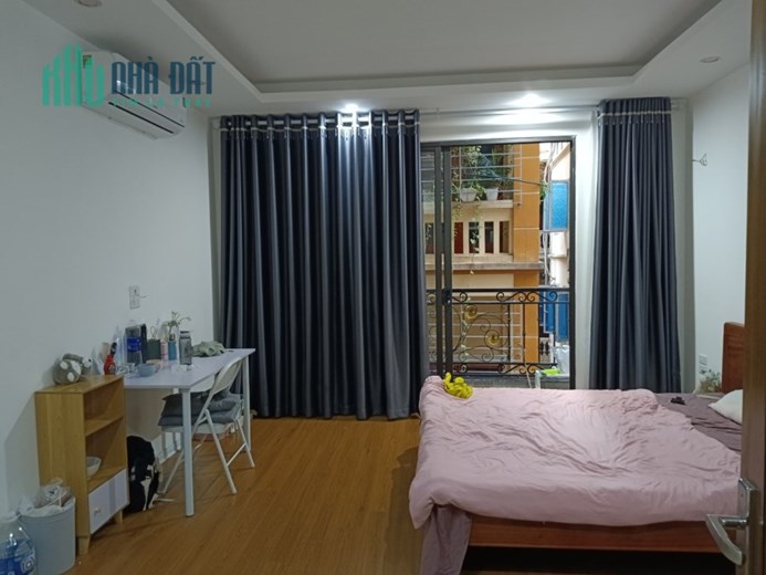 Bán nhà đẹp Ngõ 26 Cự Lộc, sát phố, sổ đỏ đẹp, ở ngay, 42m, 5 tầng, nhỉnh 5 tỷ
