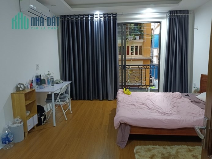 Bán nhà đẹp Ngõ 26 Cự Lộc, sát phố, sổ đỏ đẹp, ở ngay, 42m, 5 tầng, nhỉnh 5 tỷ
