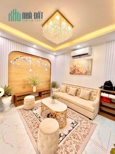 Cần  bán gấp nhà Mặt phố Giảng Võ giá 24.9 tỷ, 70mx5 tầng, Mới hiện đại