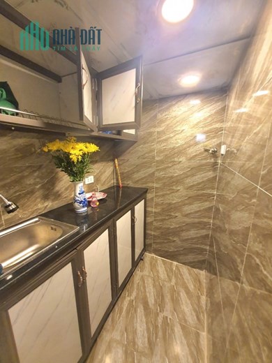NHÀ ĐẸP PHỐ TÔN ĐỨC THẮNG PHƯỜNG HÀNG BỘT QUẬN ĐỐNG ĐA DT:40M2 GIÁ:1.58 TỶ BAO GỒM FUN NỘI THẤT ĐẦY